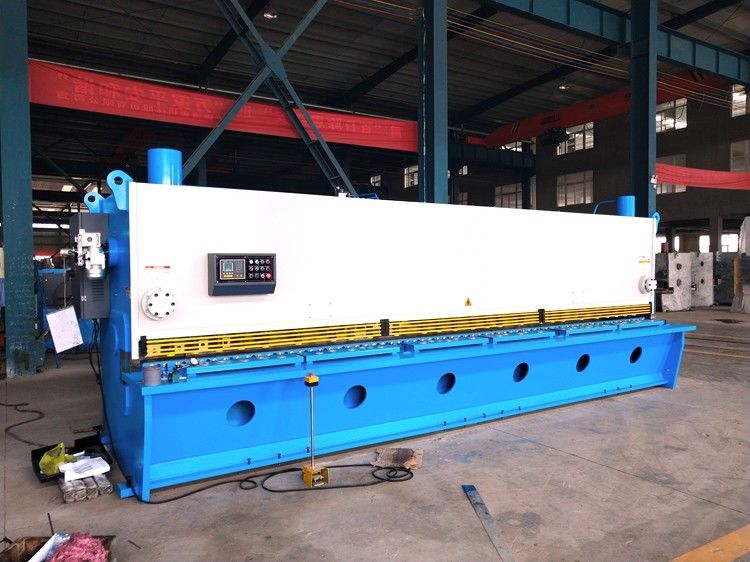 Máy cắt thủy lực CNC Máy cắt tự động QC11K 16 * 6000 cho tấm 18mm 20mm 40mm
